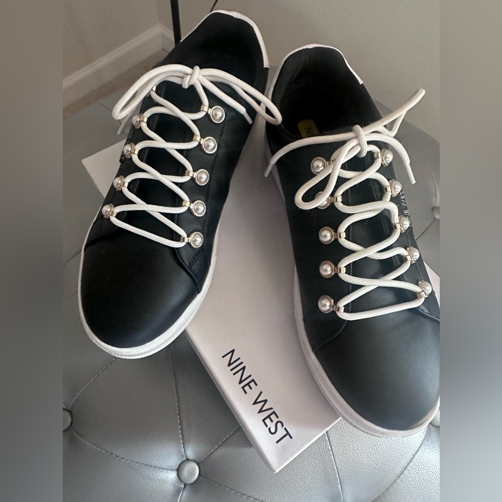 EUC Nine West ‘Prance 3’ Platform Sneakers Pearl embellishments Women’s 11 M